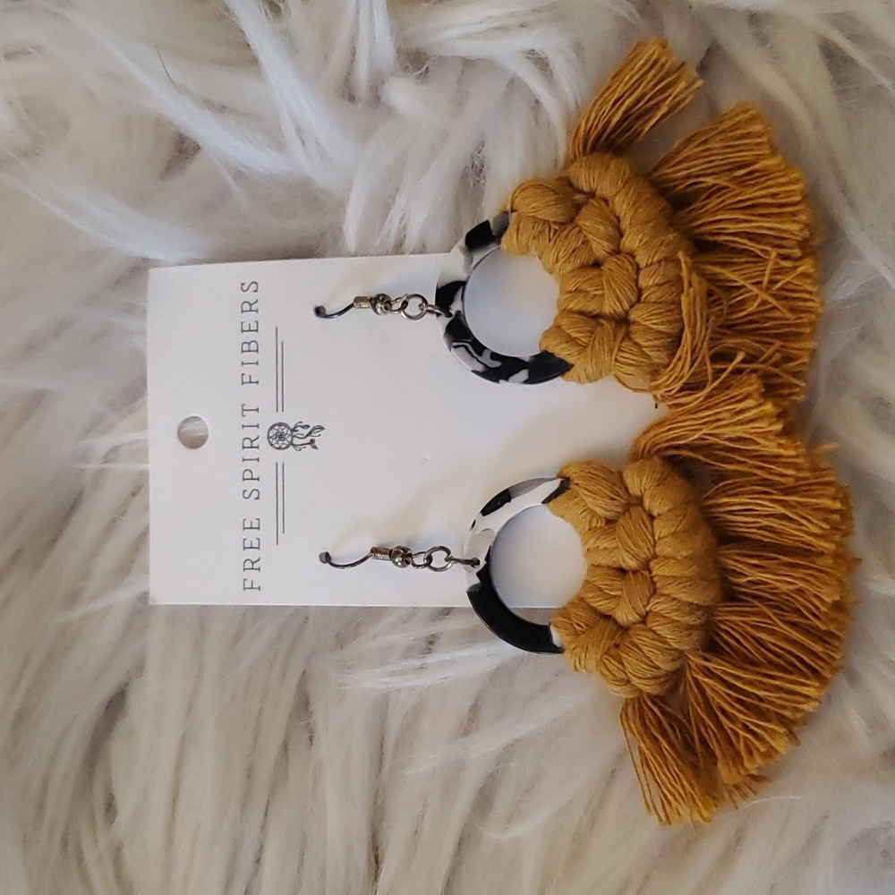 ~~Free Spirit Fibers Yellow Tassel Earrings with Marbled Hoop – NWT~~